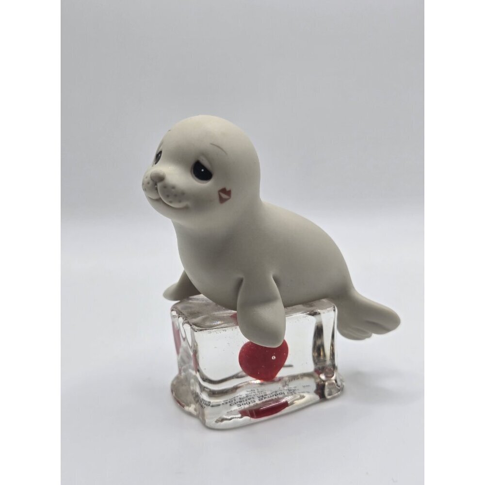 Precious Moments Fun Club Seal-ed With A Kiss 2002 Symbol of Member F0004 BB13